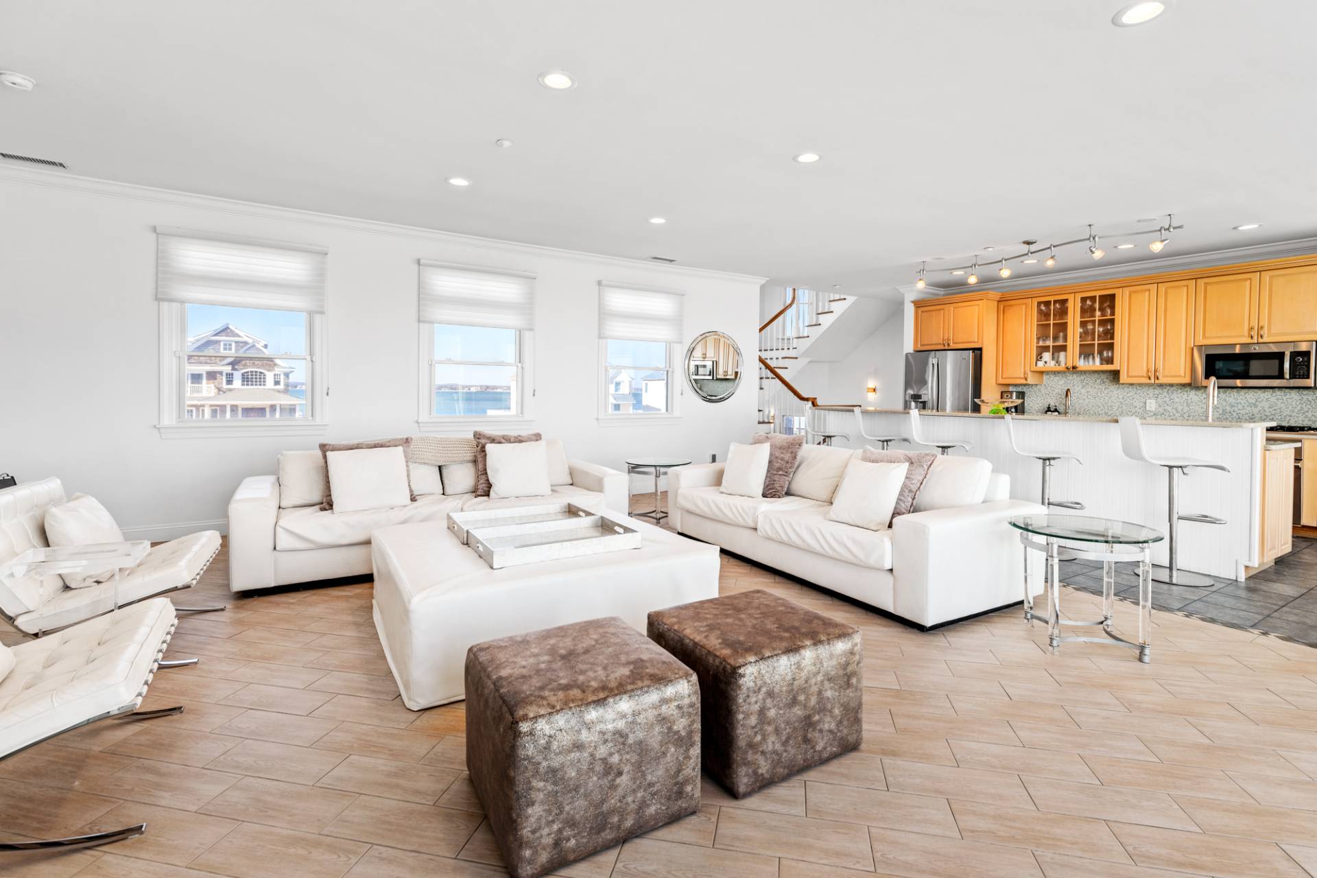 687 DUNE RD
