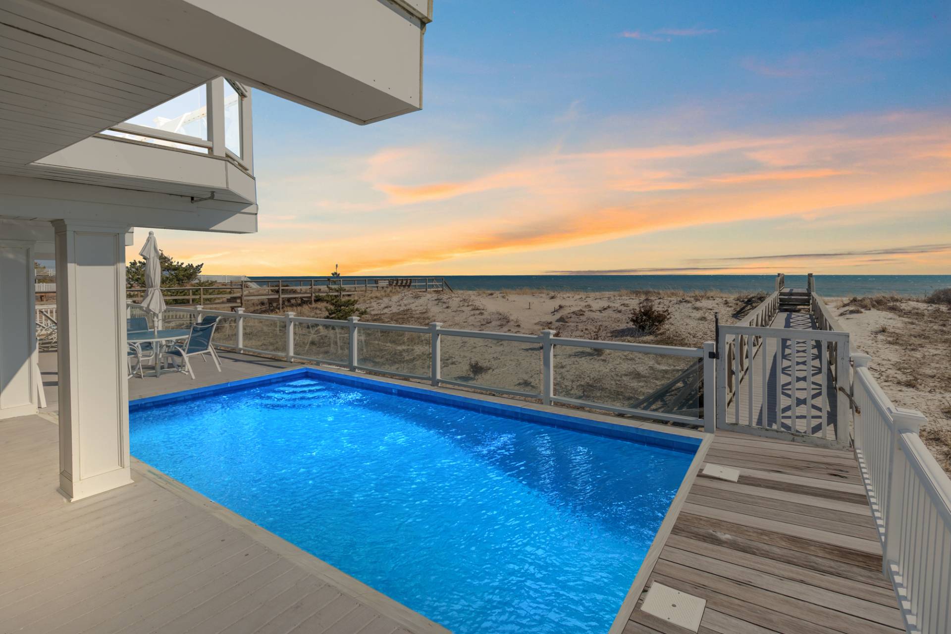 687 DUNE RD