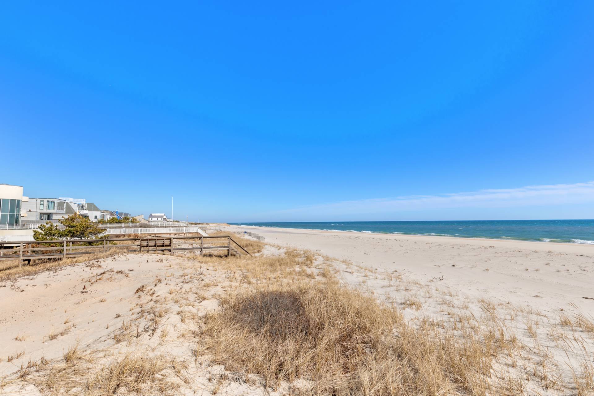 687 DUNE RD