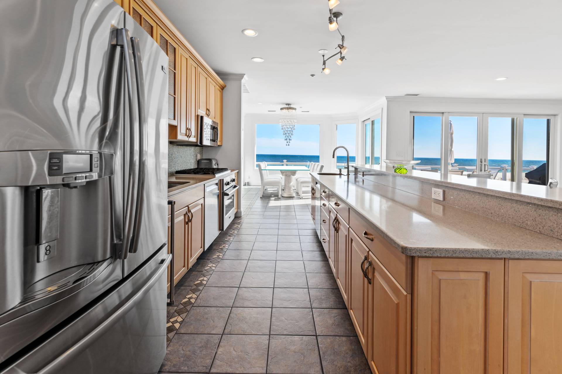 687 DUNE RD