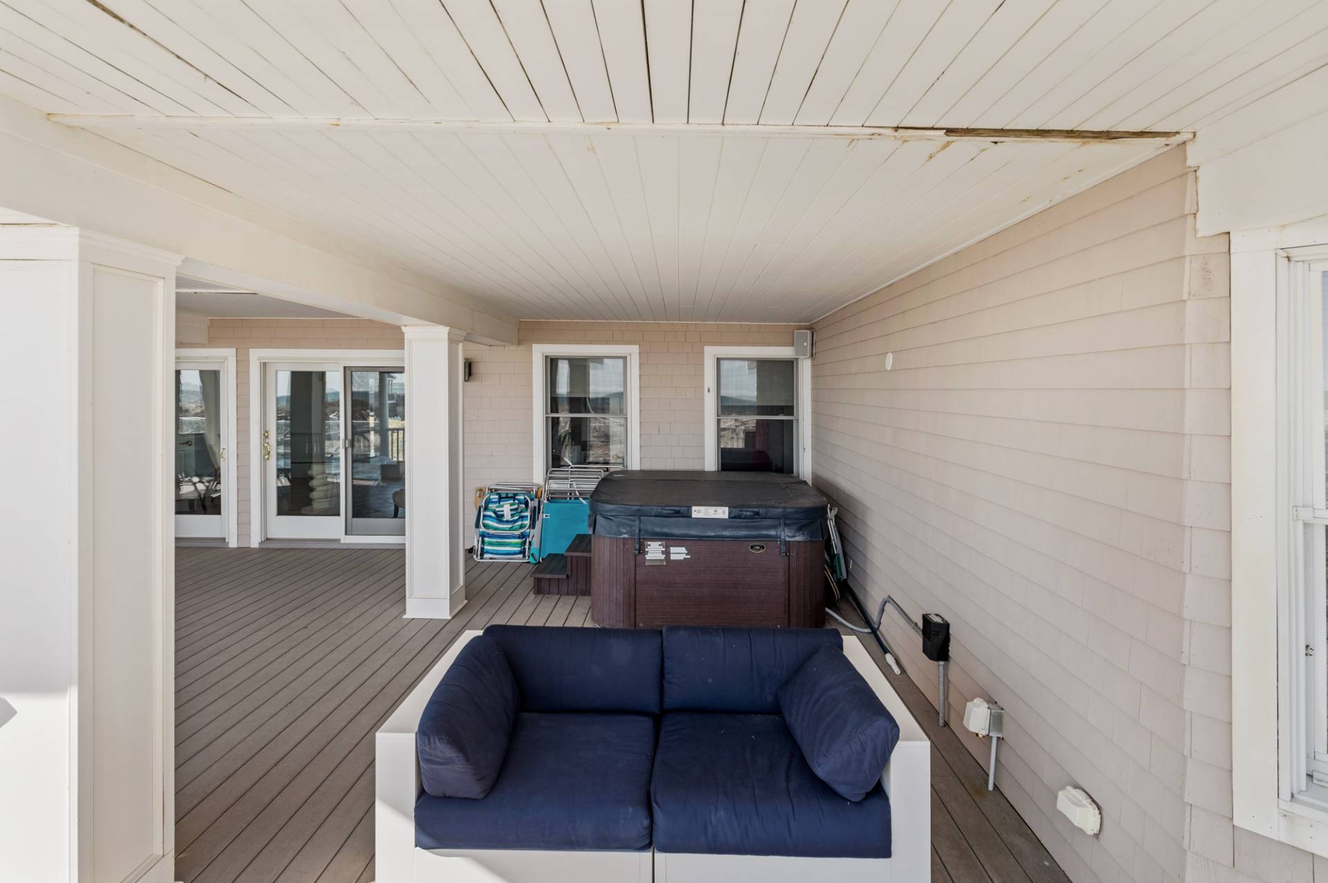 687 DUNE RD