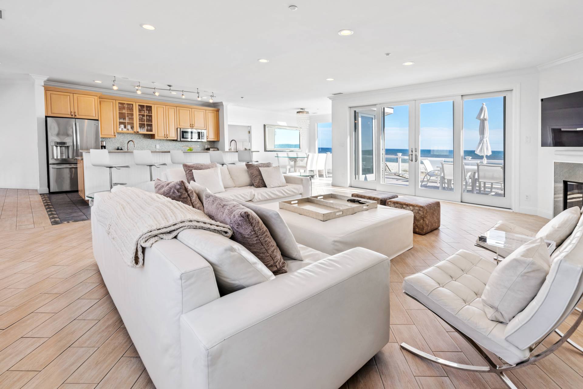 687 DUNE RD