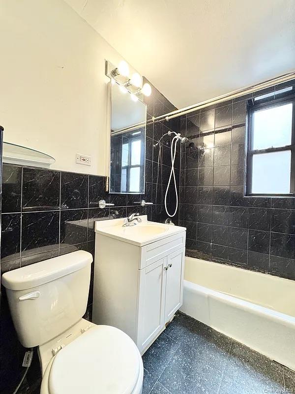 102-17 64th Road Unit: 3E