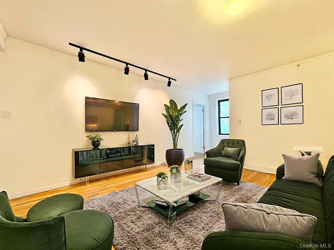102-17 64th Road Unit: 3E