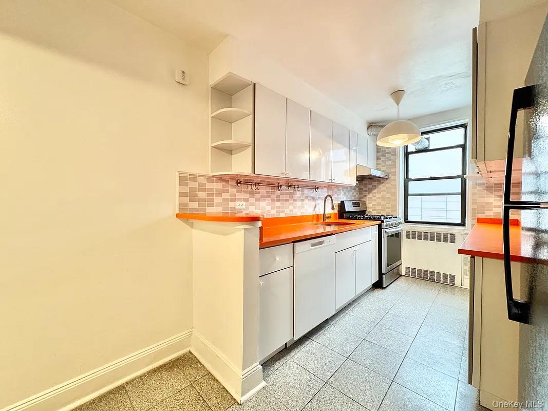 102-17 64th Road Unit: 3E