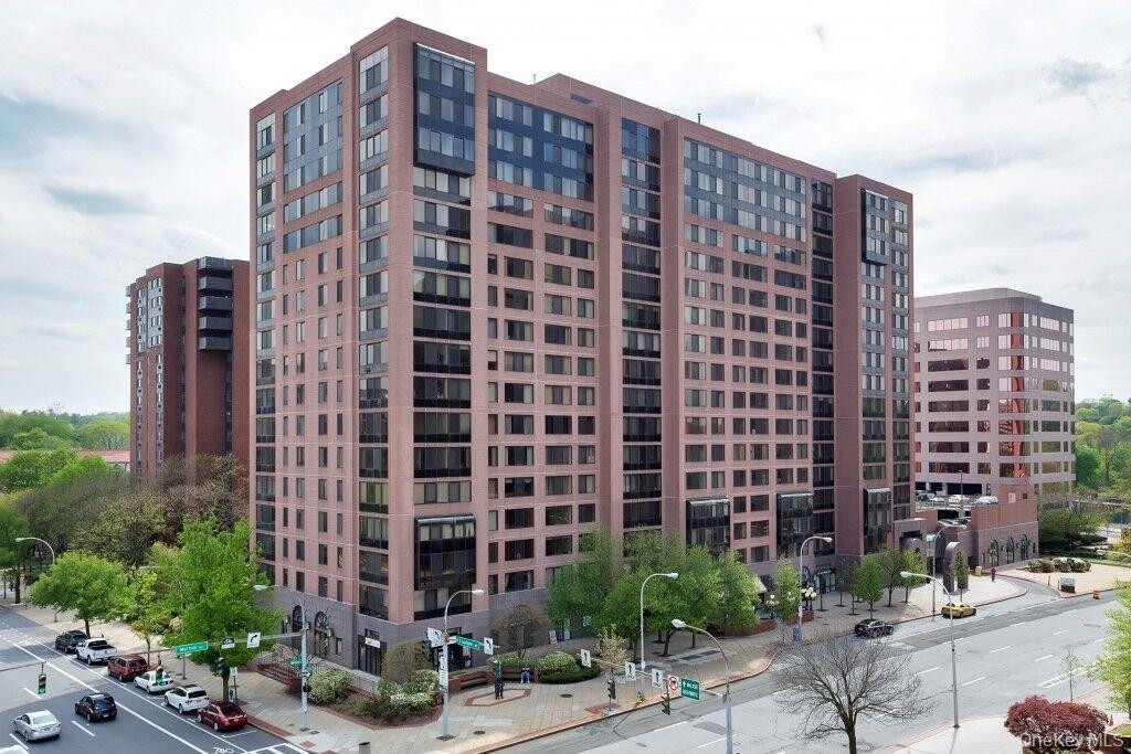 4 Martine Avenue Unit: 617