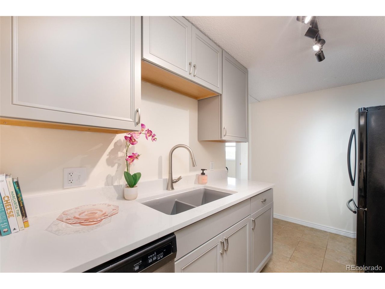 2225 Buchtel Blvd 607
