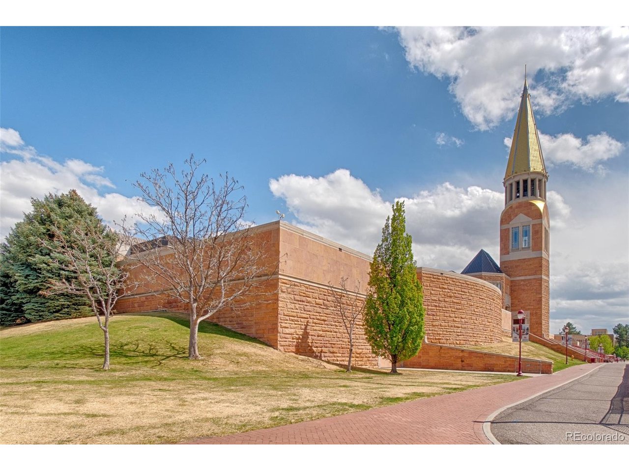 2225 Buchtel Blvd 607