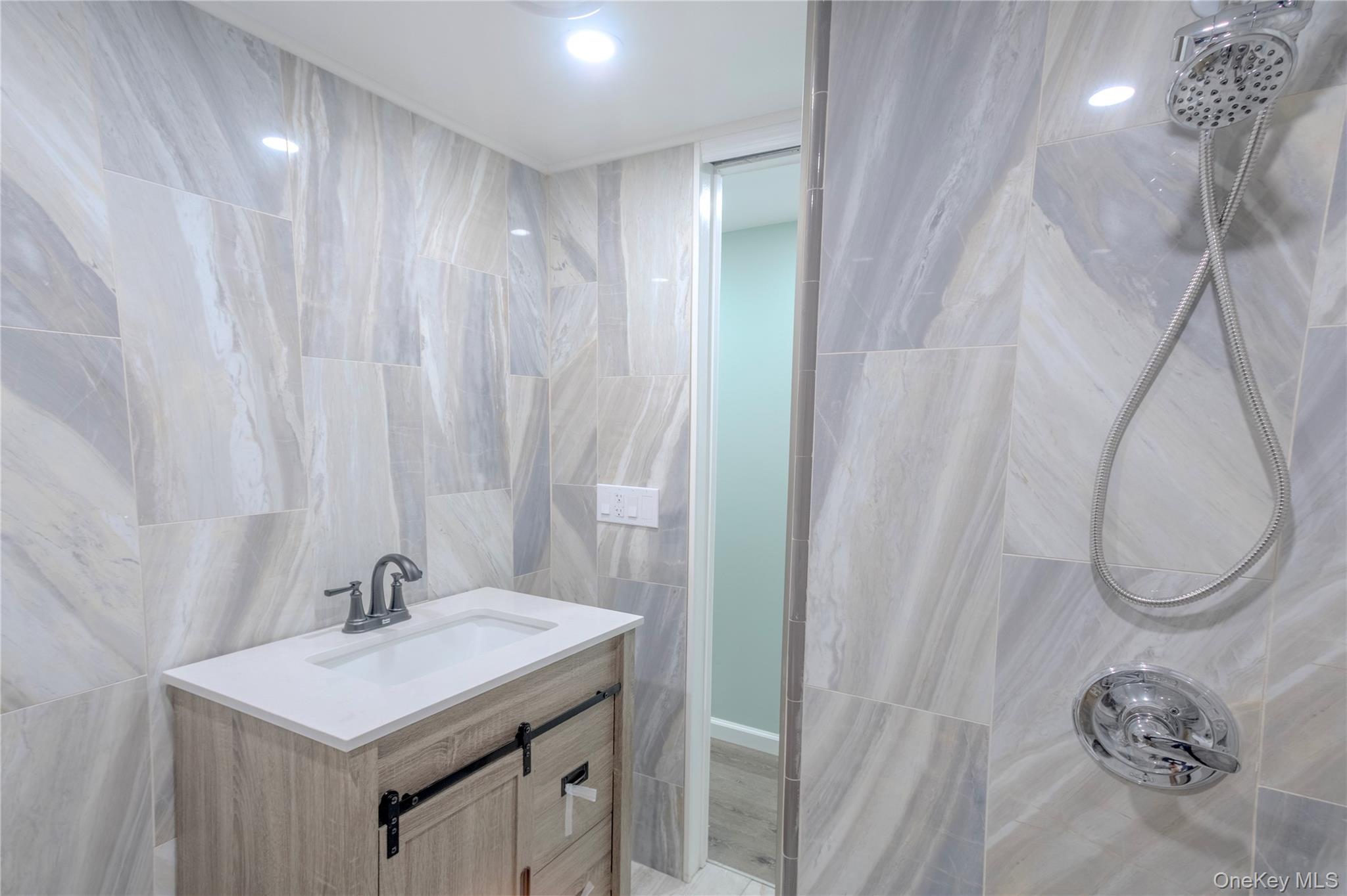 150 Main St Unit: 14