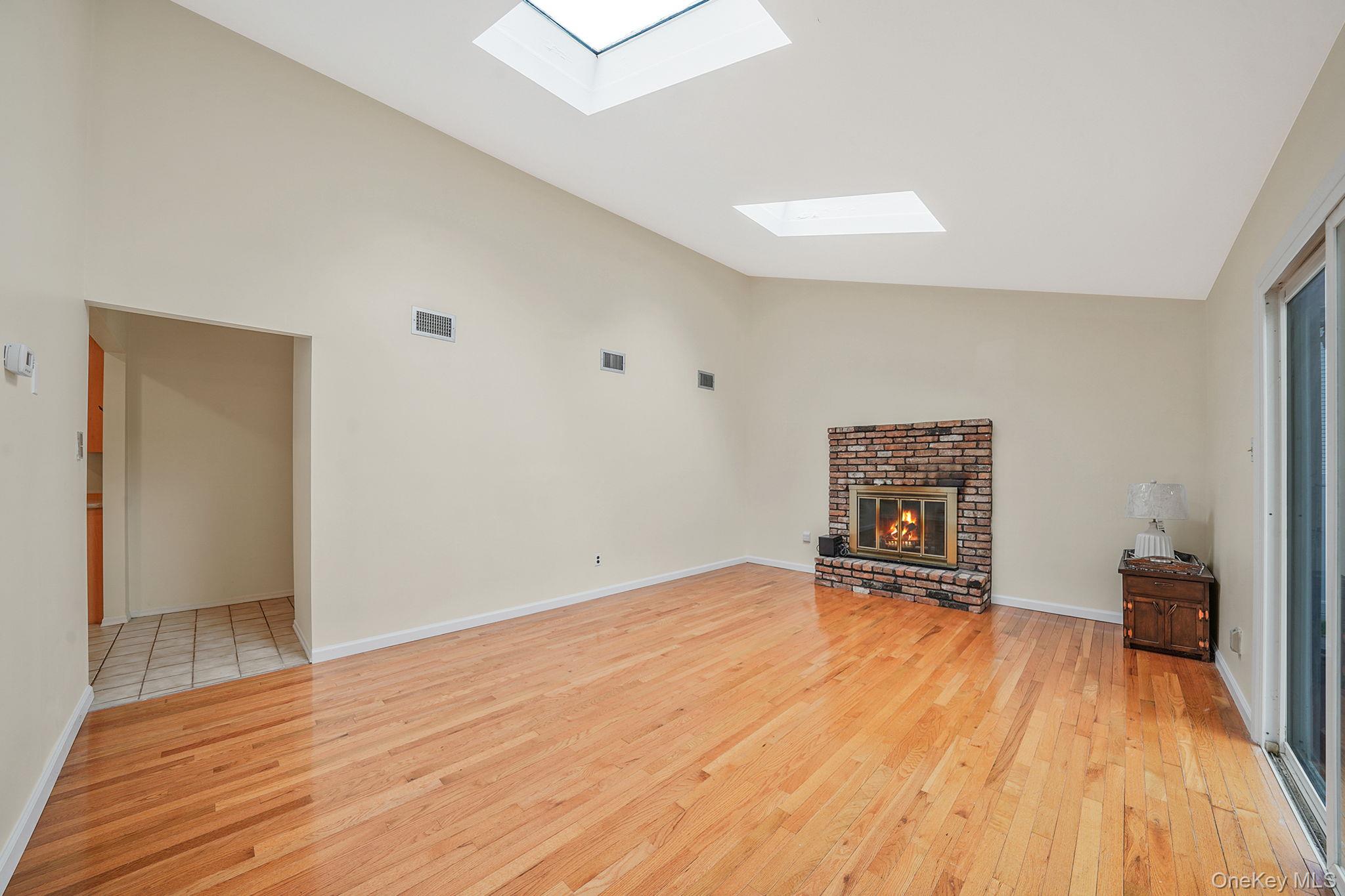 386a Glen Cove Avenue