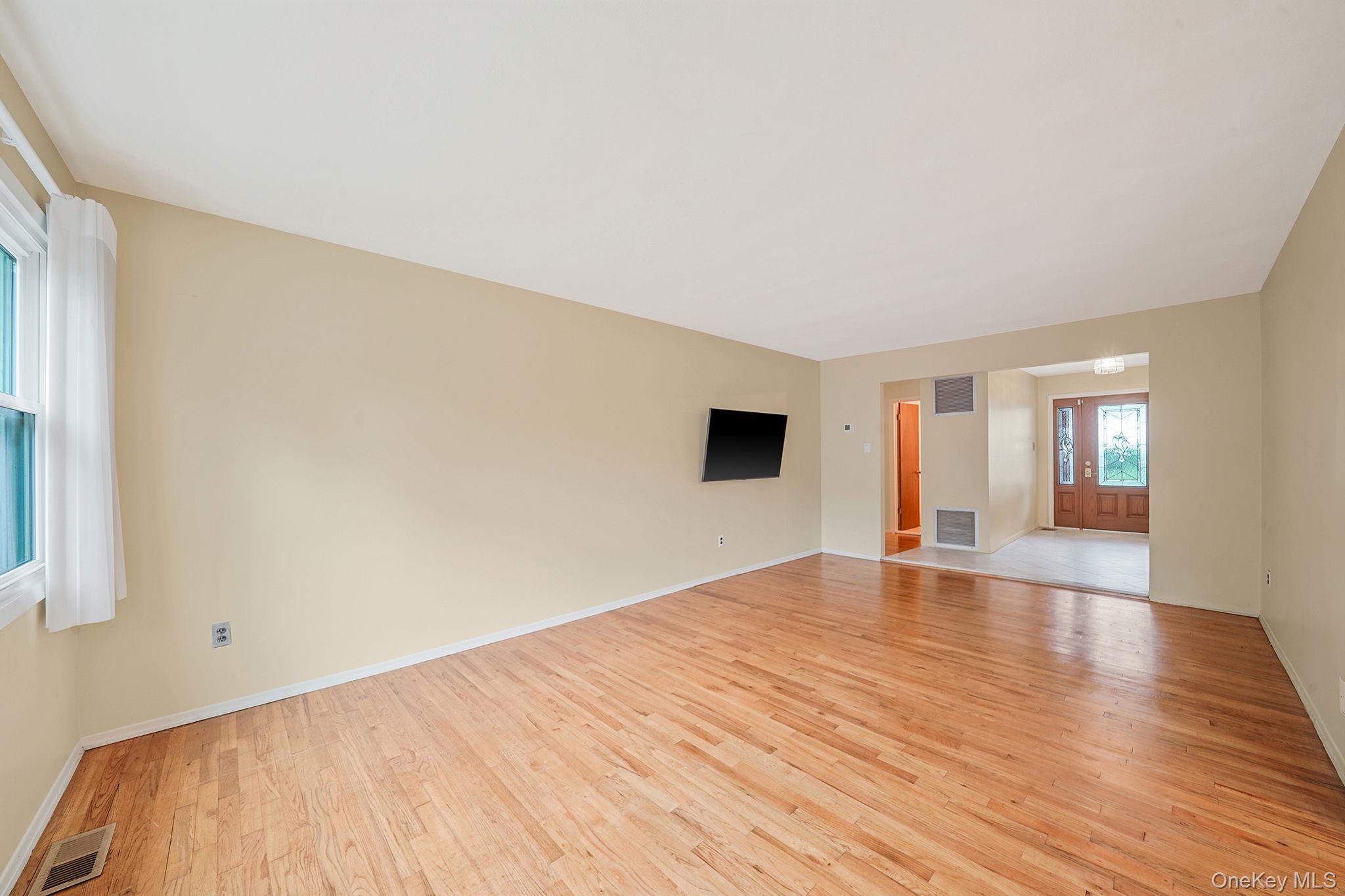 386a Glen Cove Avenue