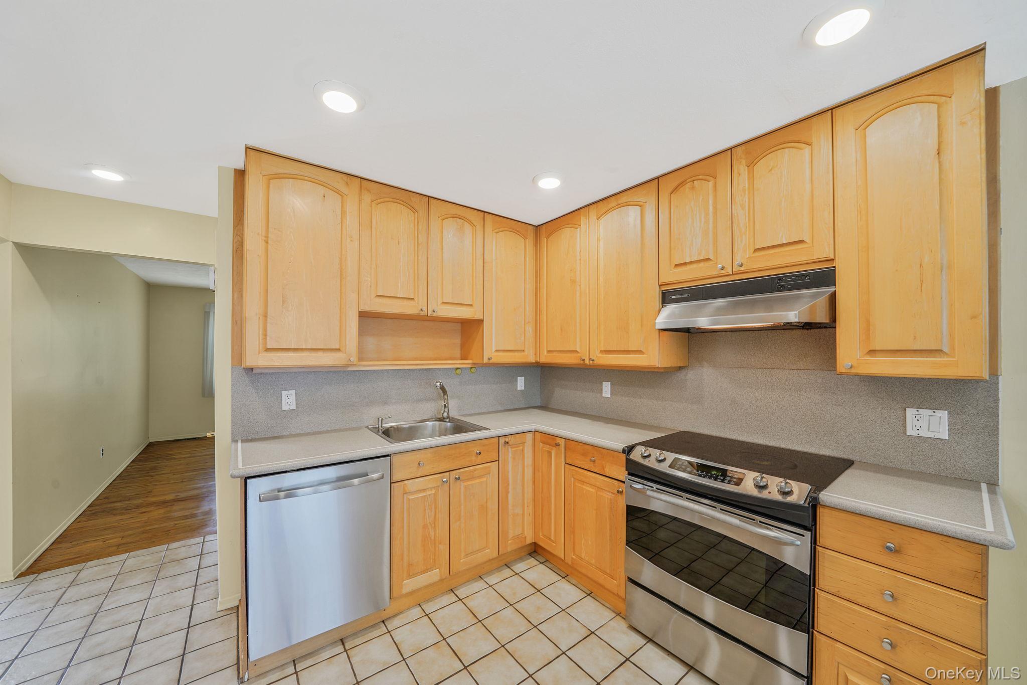 386a Glen Cove Avenue