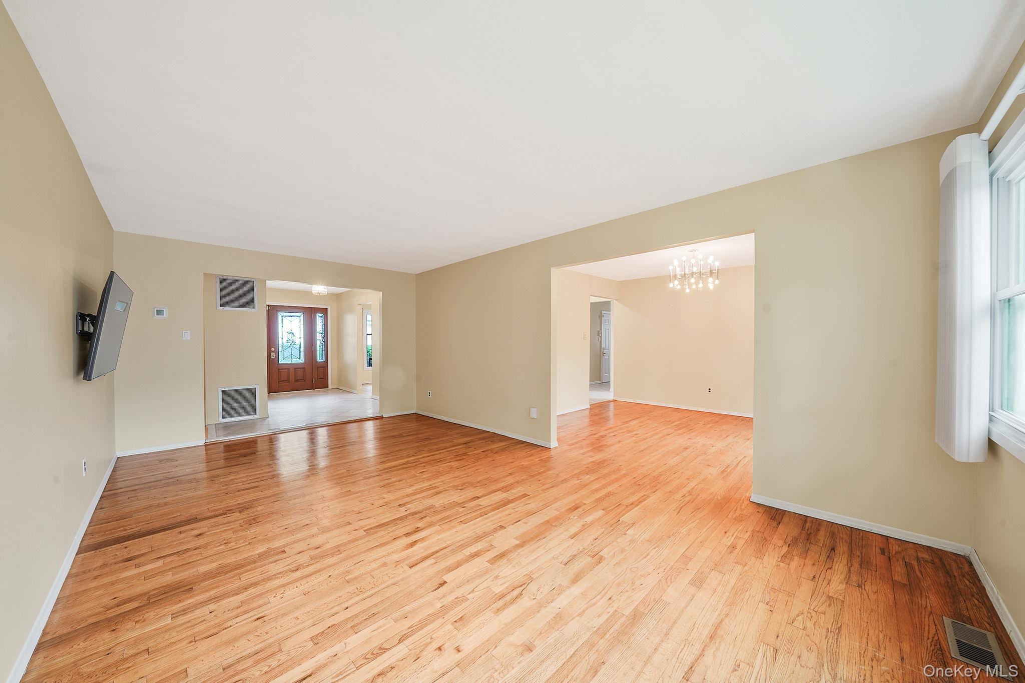 386a Glen Cove Avenue