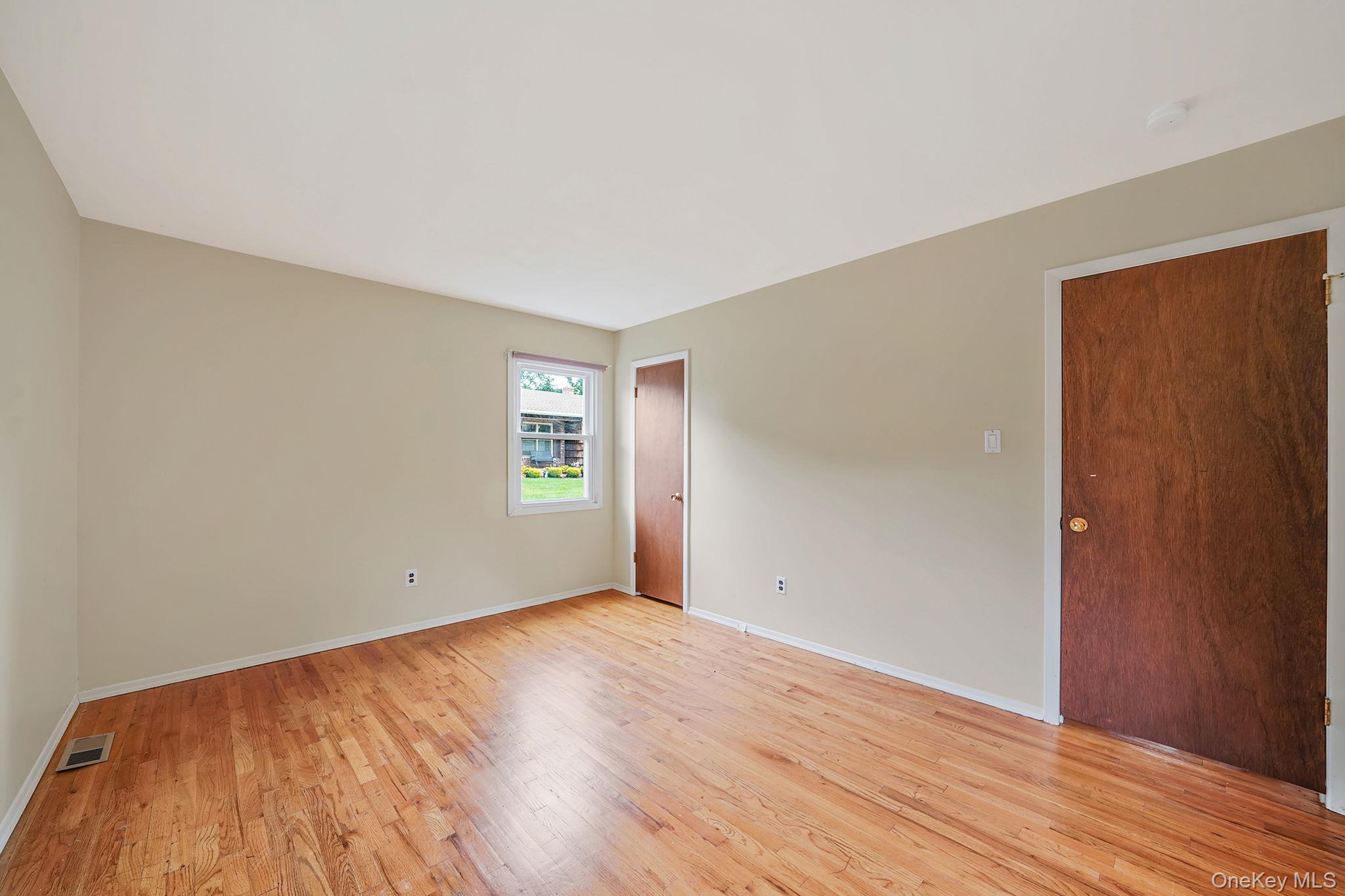 386a Glen Cove Avenue