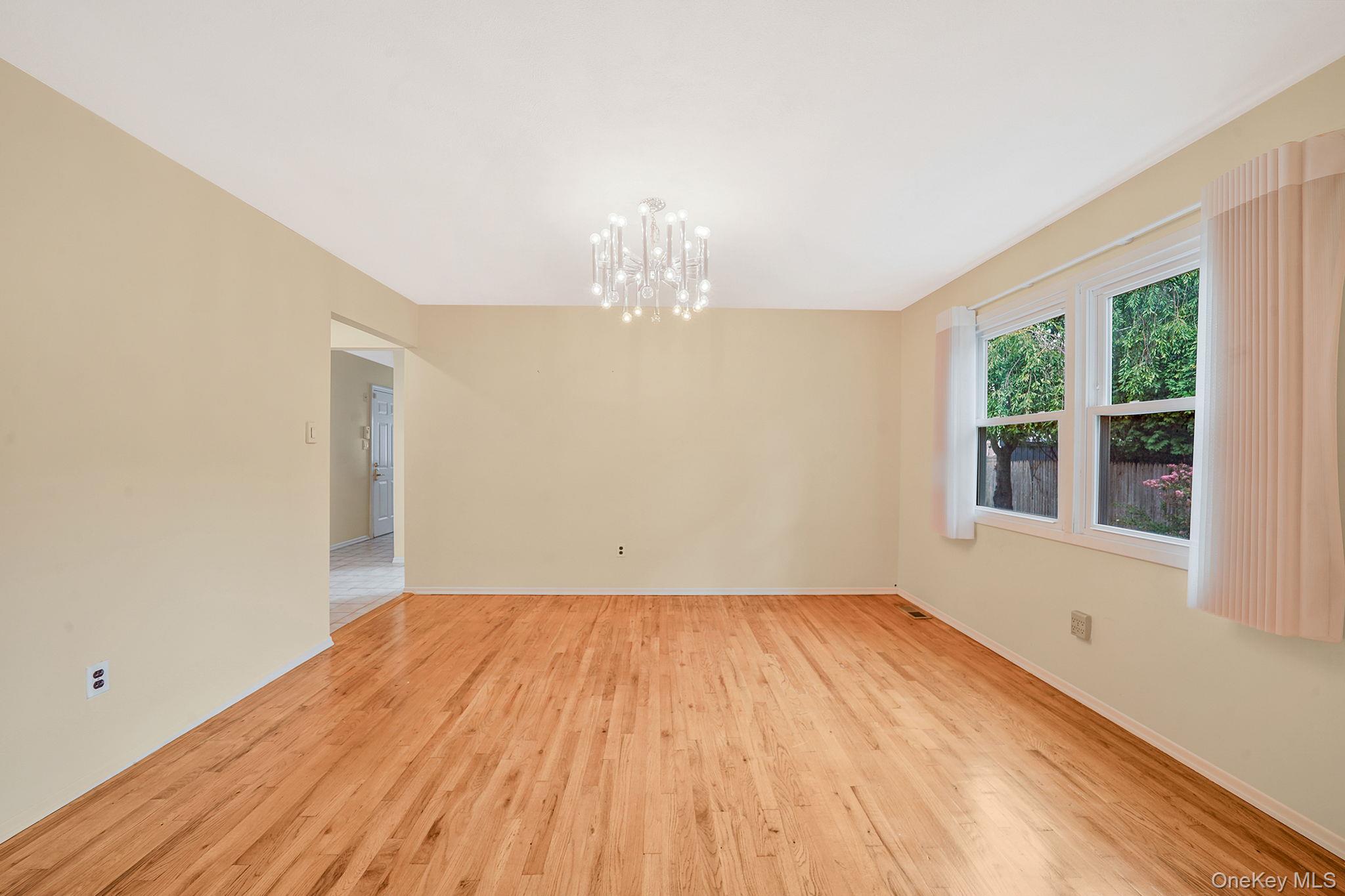 386a Glen Cove Avenue