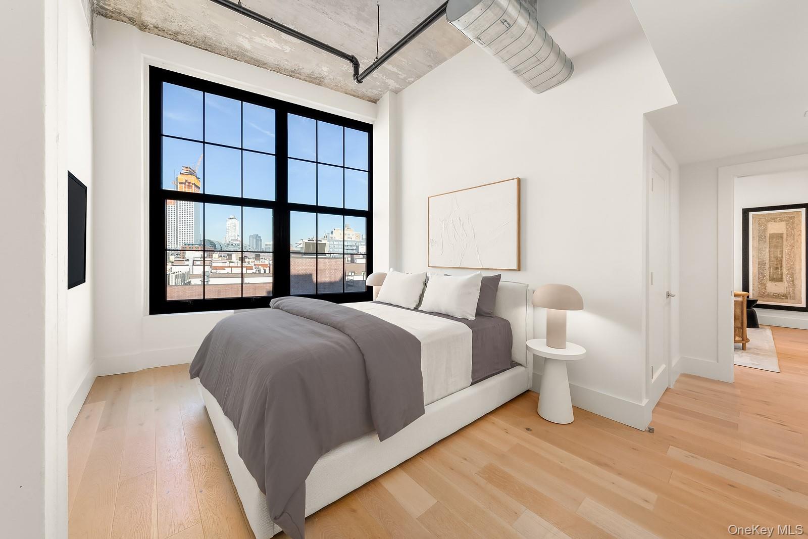 475 Kent Avenue Unit: 807