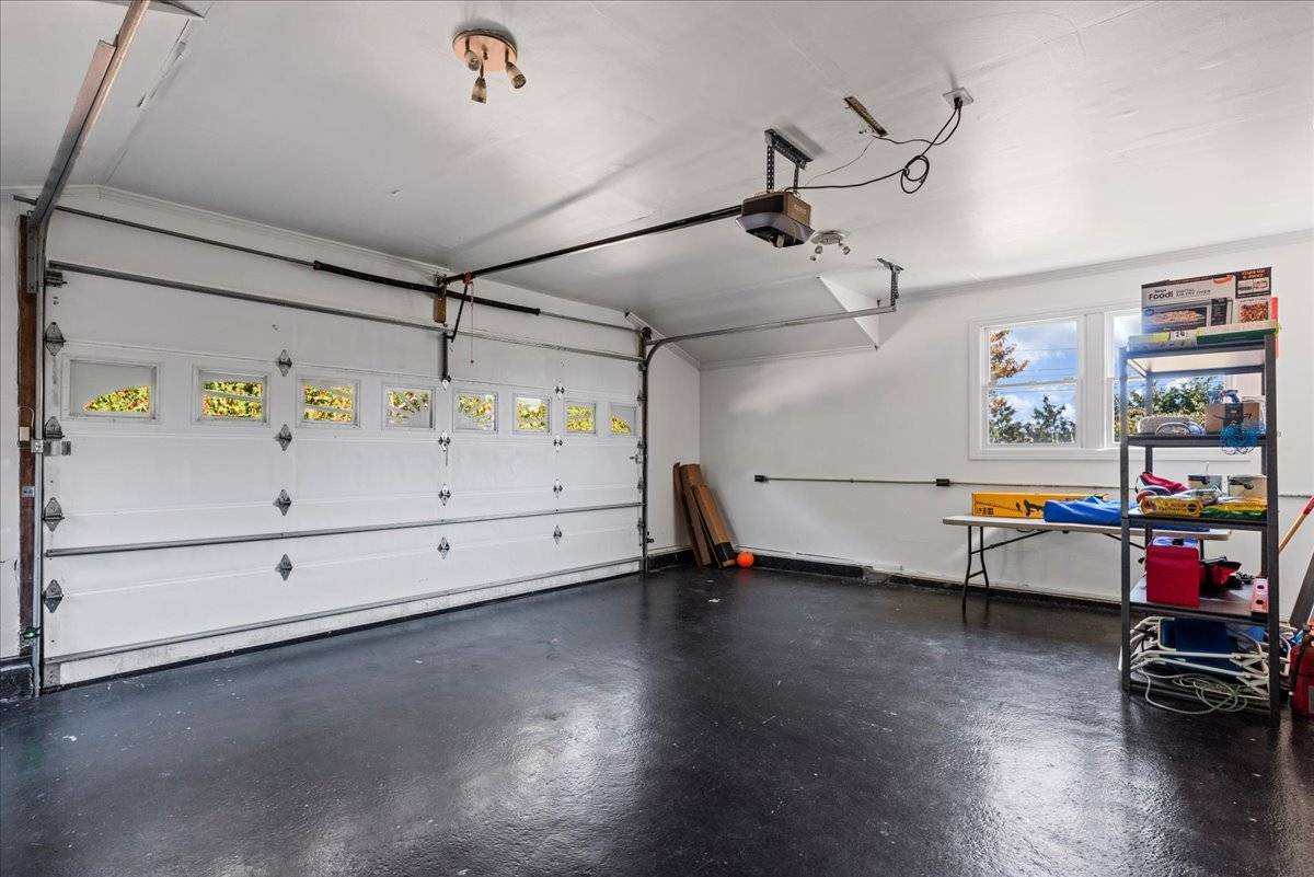 20 Alanson Ln, Hampton Bays, NY 11946