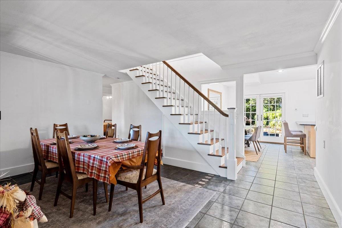 20 Alanson Ln, Hampton Bays, NY 11946