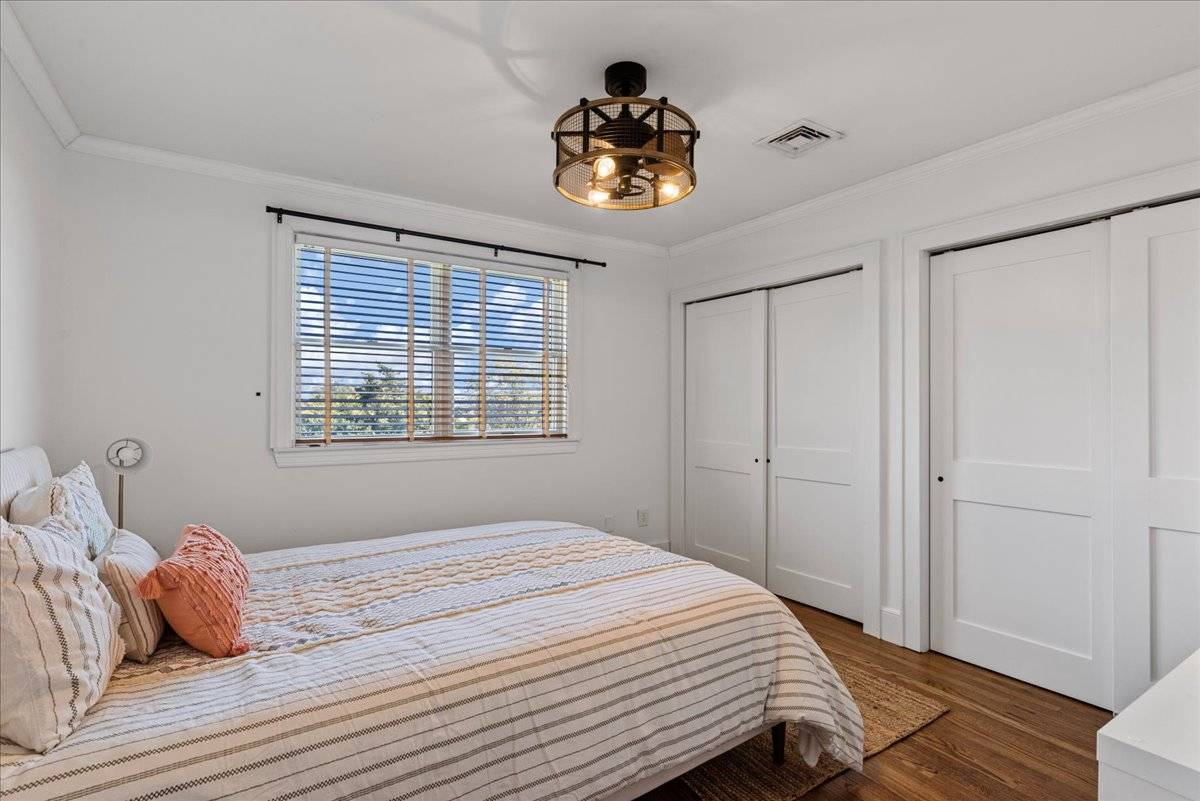 20 Alanson Ln, Hampton Bays, NY 11946