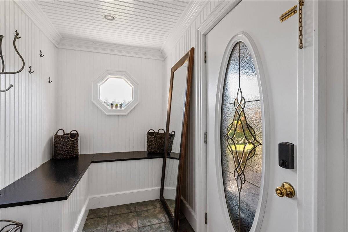 20 Alanson Ln, Hampton Bays, NY 11946