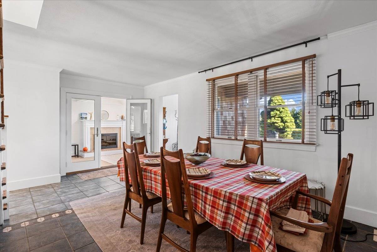 20 Alanson Ln, Hampton Bays, NY 11946