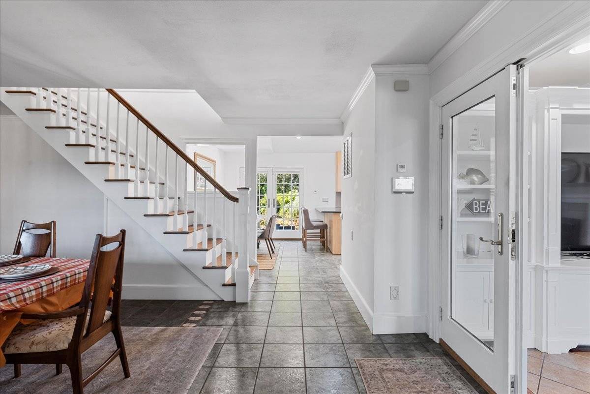 20 Alanson Ln, Hampton Bays, NY 11946