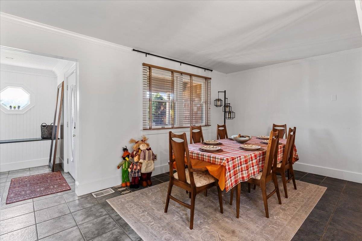 20 Alanson Ln, Hampton Bays, NY 11946