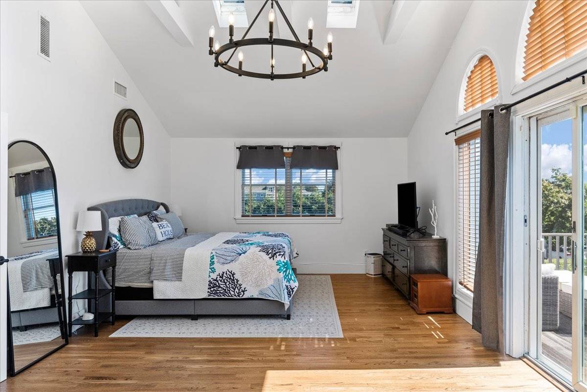 20 Alanson Ln, Hampton Bays, NY 11946