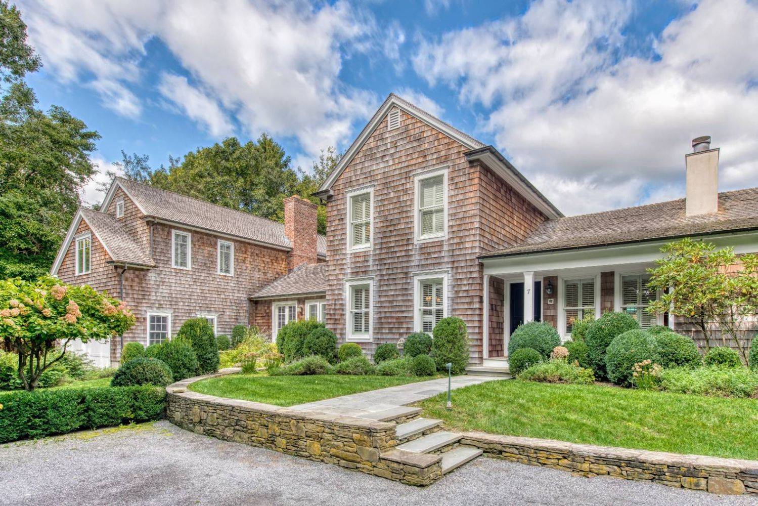 7 BRIARSWEET LN