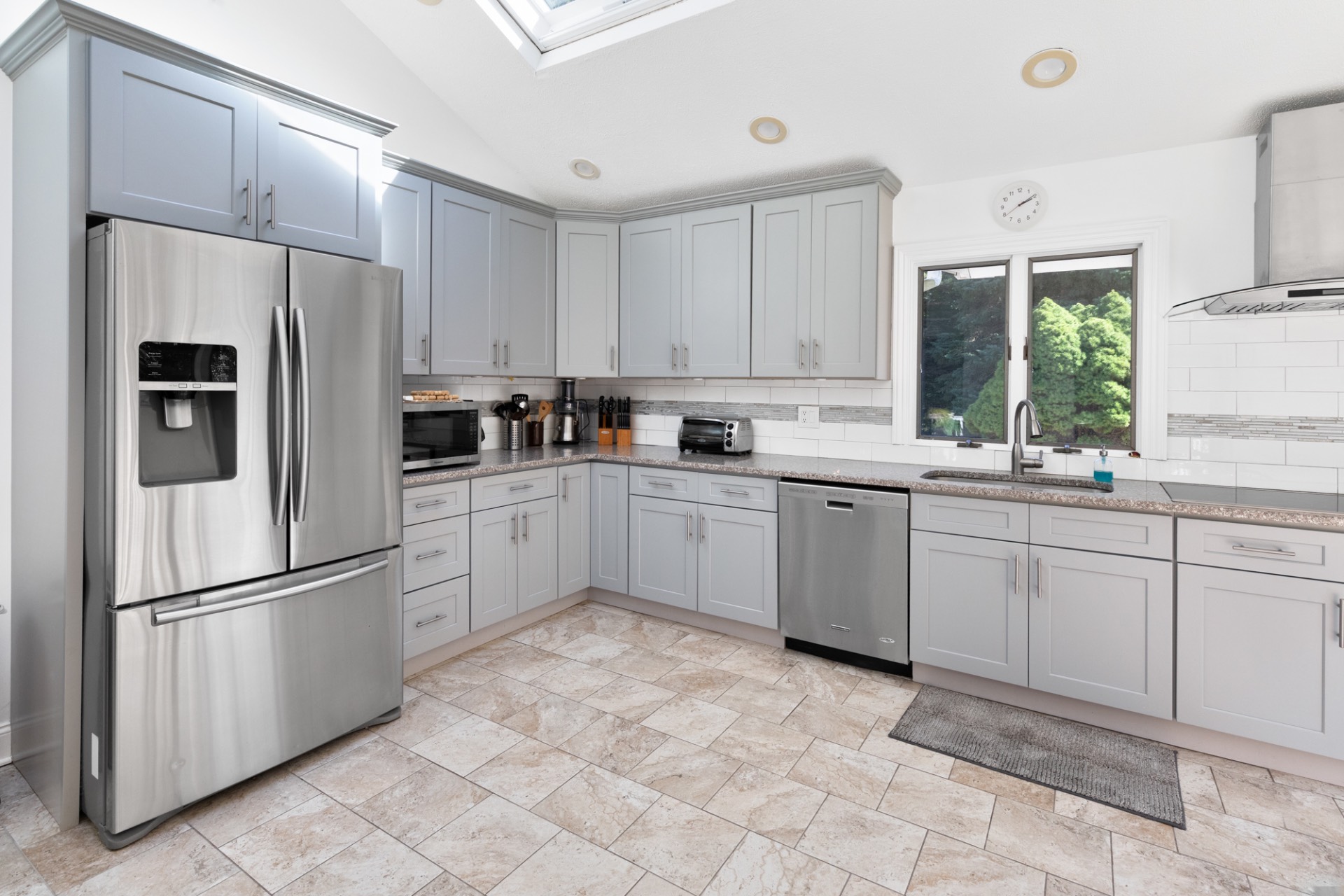73 HIGHVIEW DR