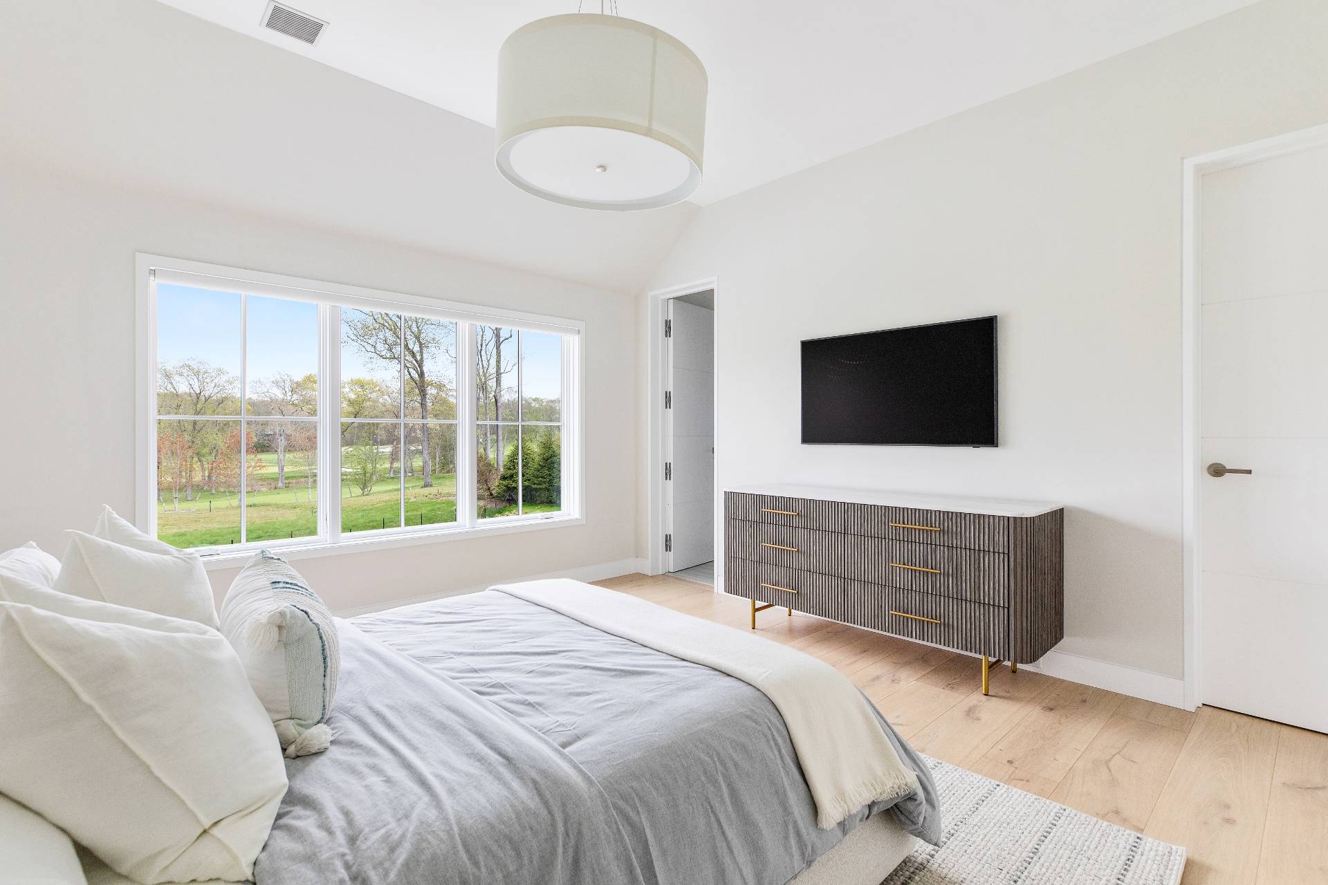 2538 Noyack Rd, Sag Harbor, NY 11963