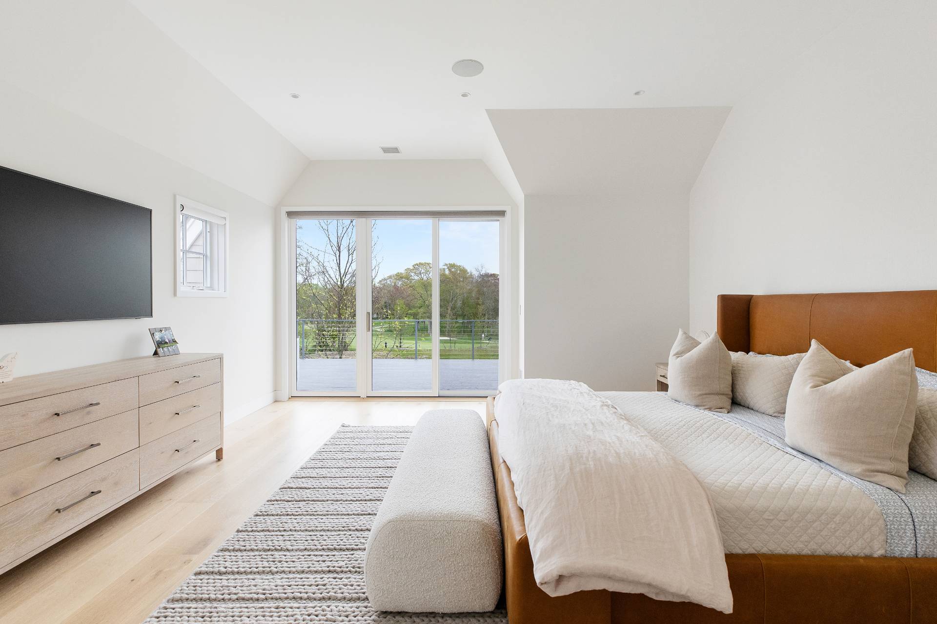 2538 Noyack Rd, Sag Harbor, NY 11963