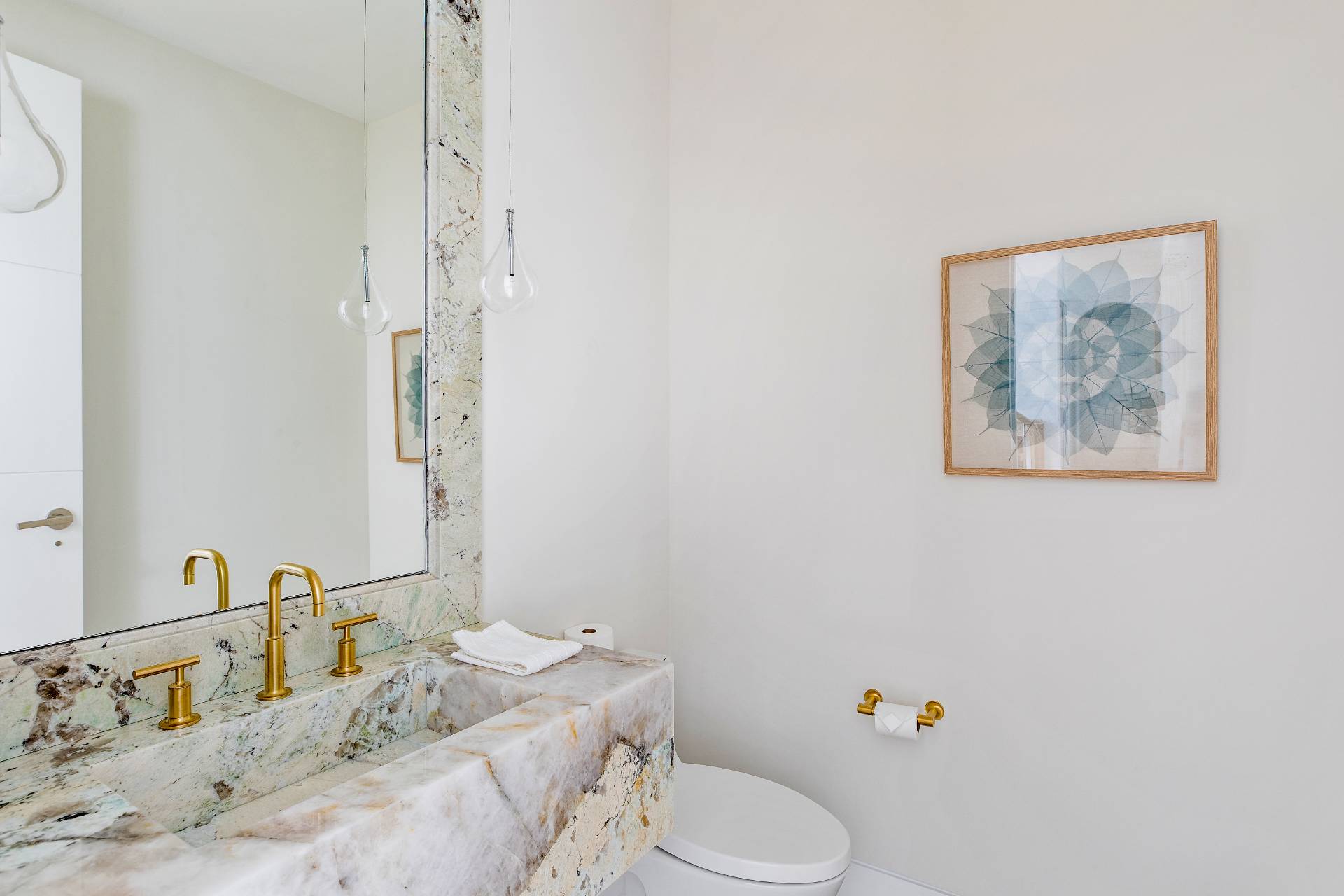 2538 Noyack Rd, Sag Harbor, NY 11963