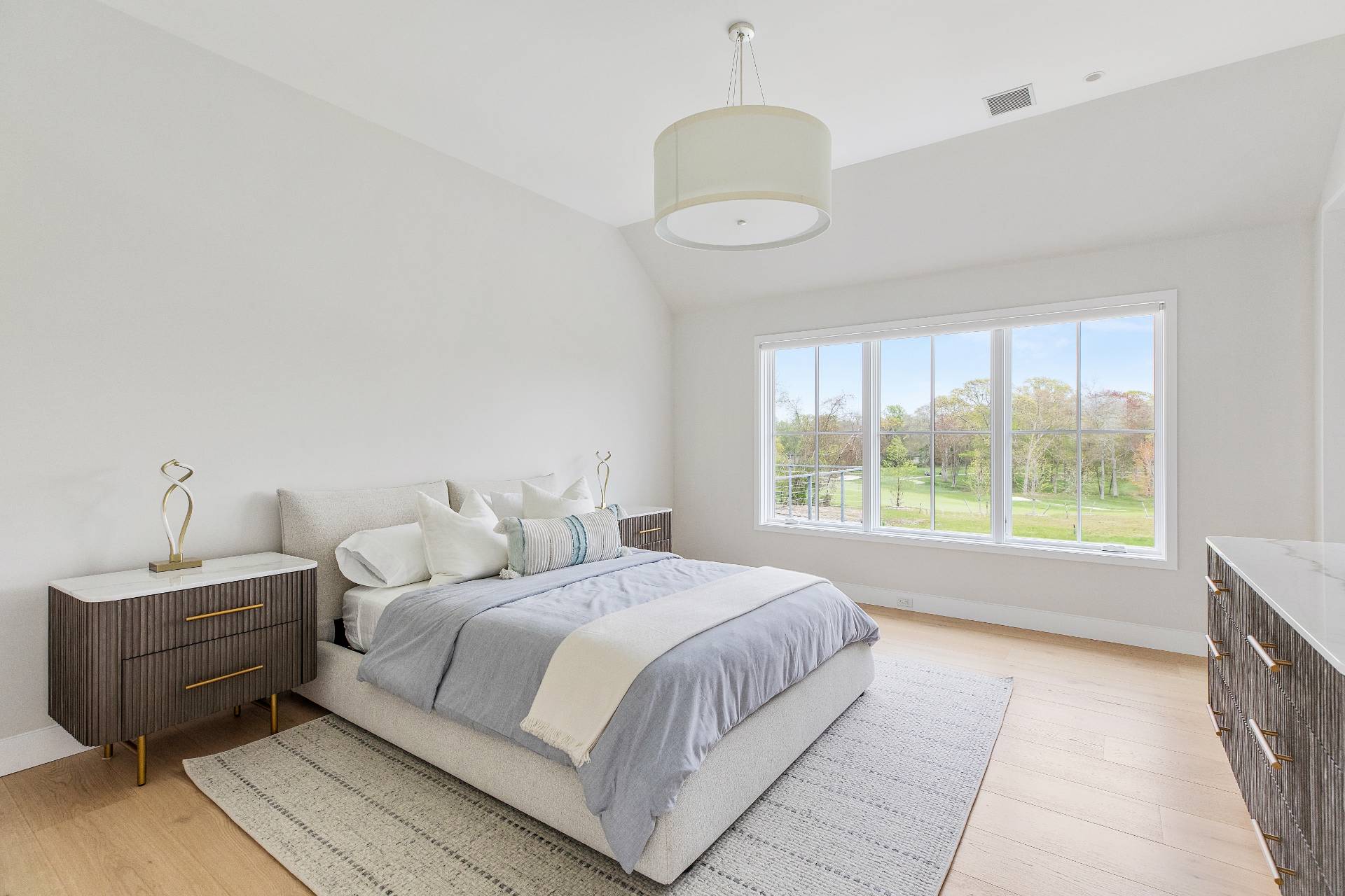 2538 Noyack Rd, Sag Harbor, NY 11963