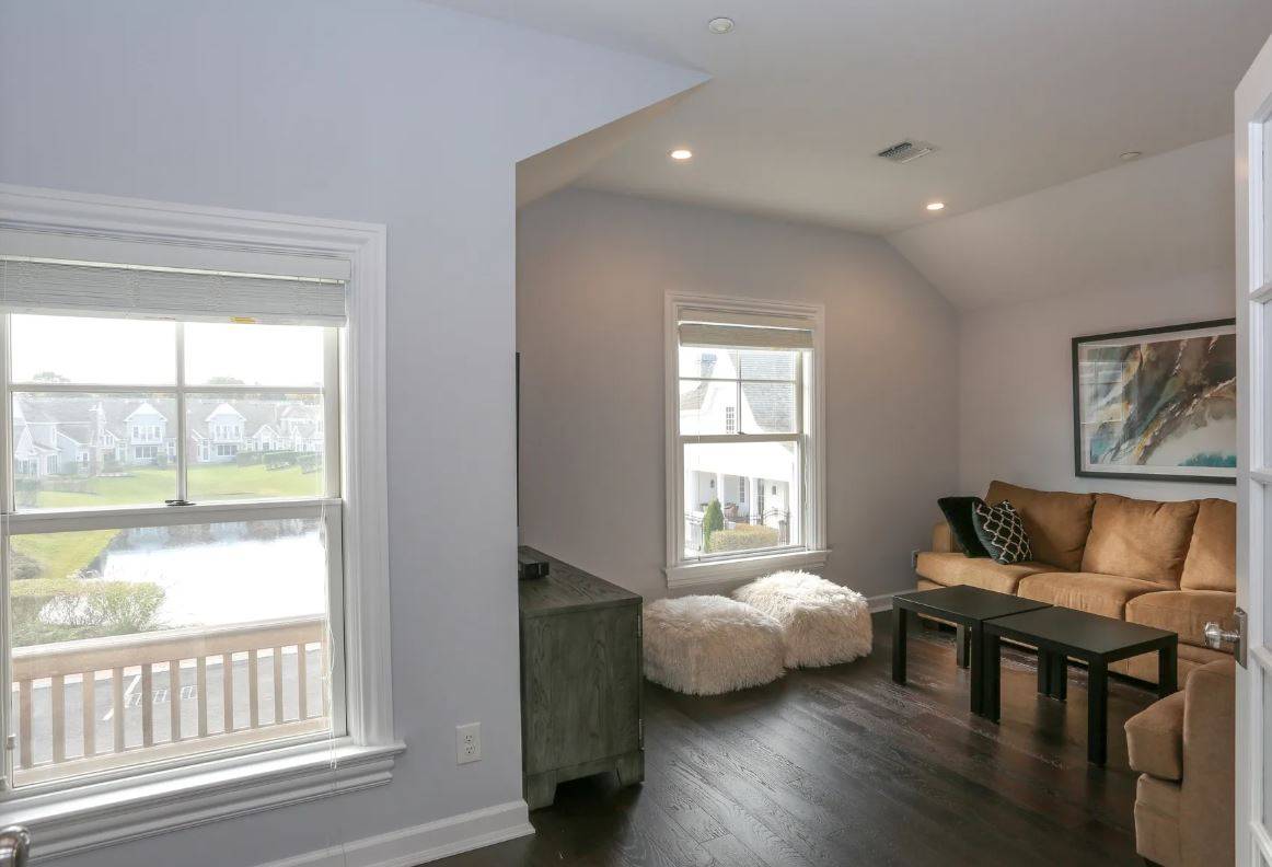 106 HIGH POND LN