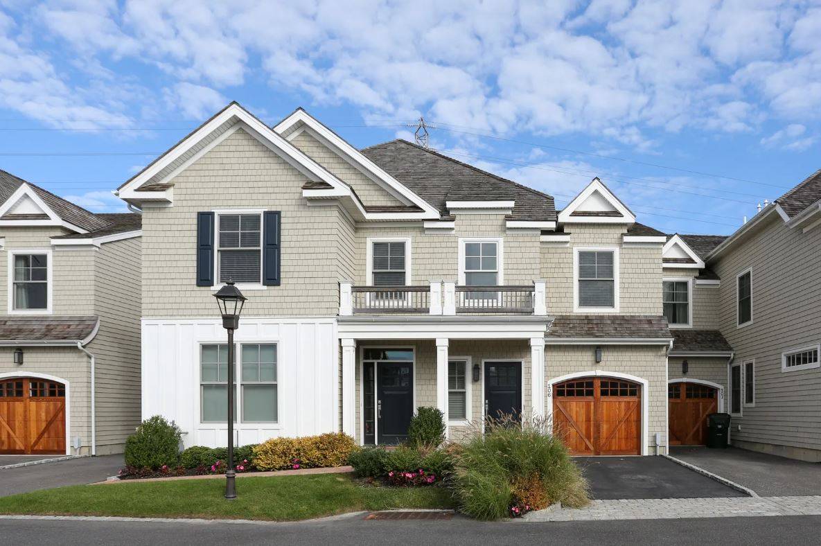 106 HIGH POND LN