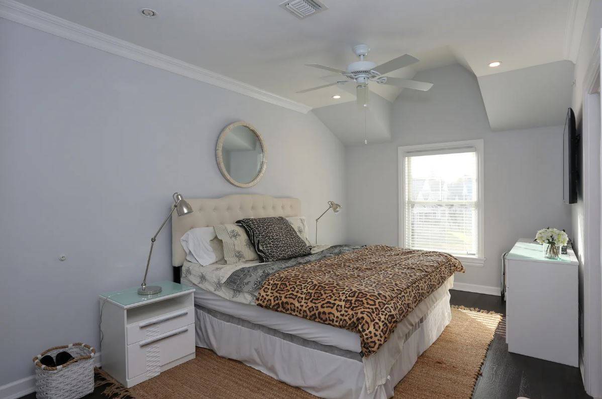 106 HIGH POND LN