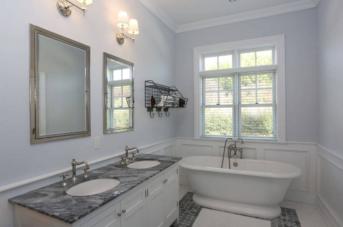 106 HIGH POND LN