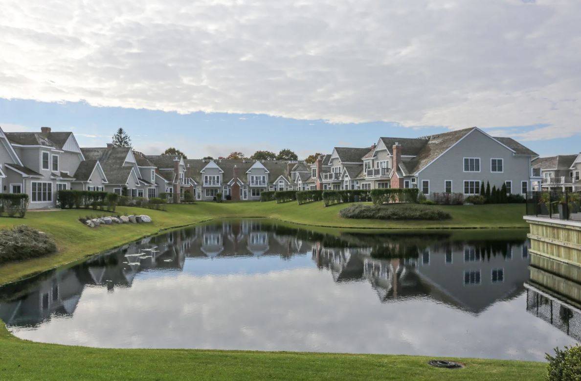 106 HIGH POND LN