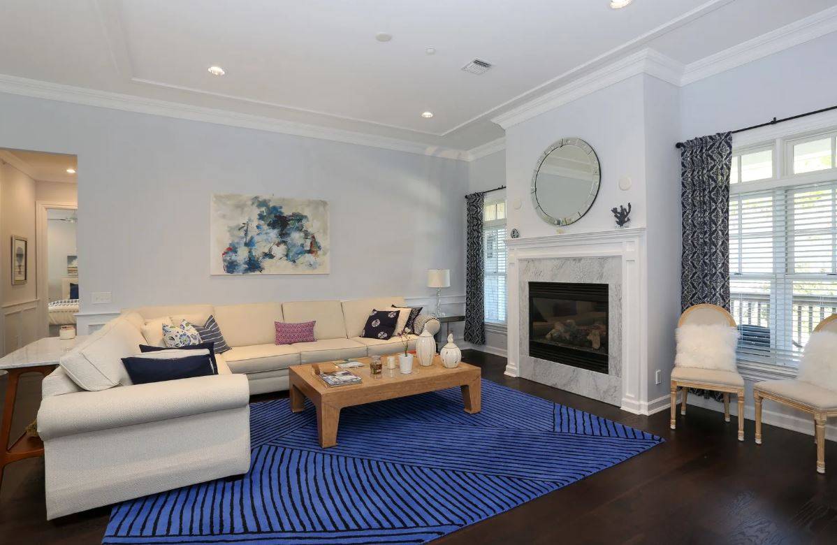106 HIGH POND LN