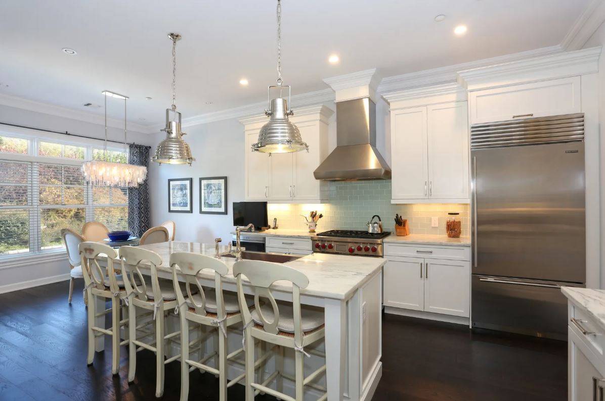 106 HIGH POND LN