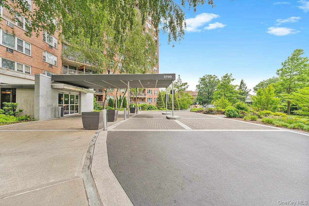 5700 Arlington Ave Unit: 10D