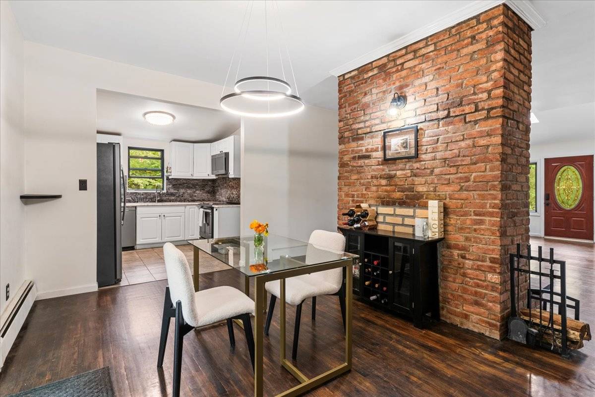 75 Hill E St