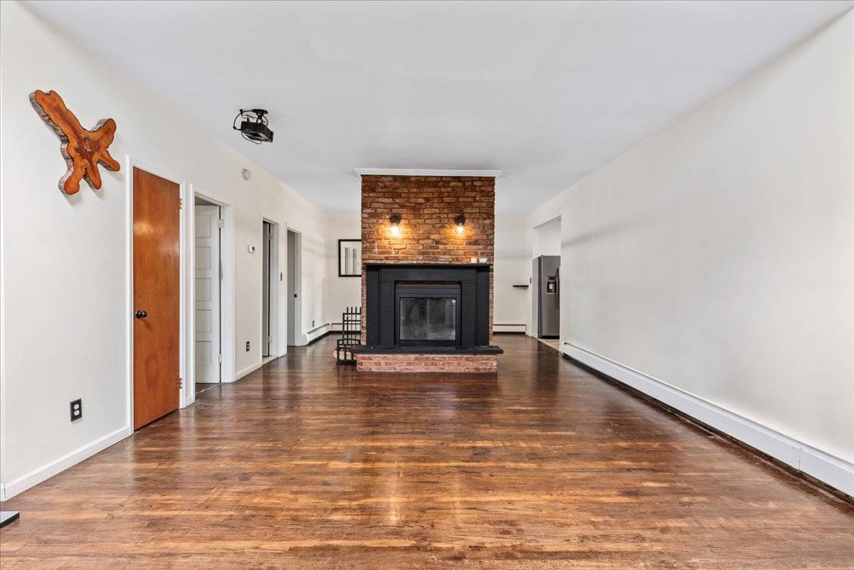 75 Hill E St