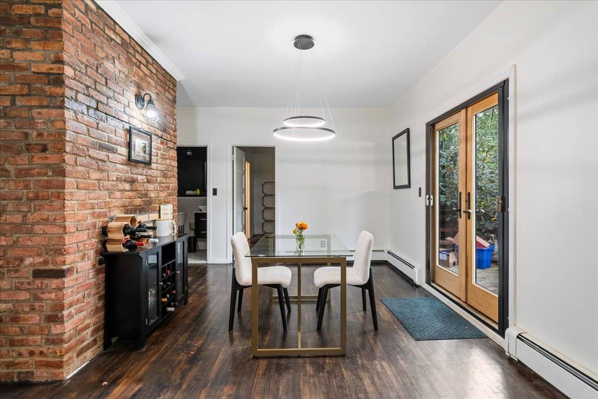75 Hill E St
