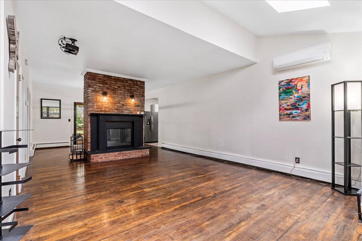 75 Hill E St