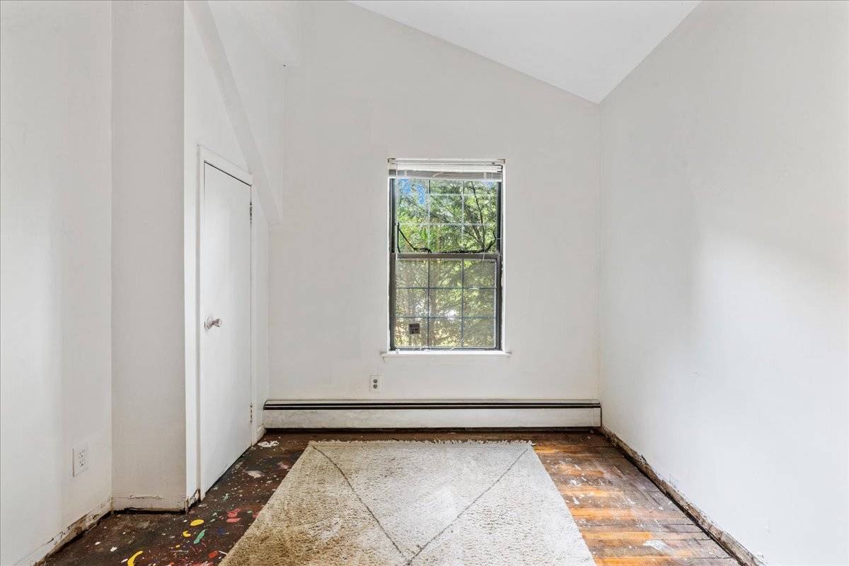 75 Hill E St
