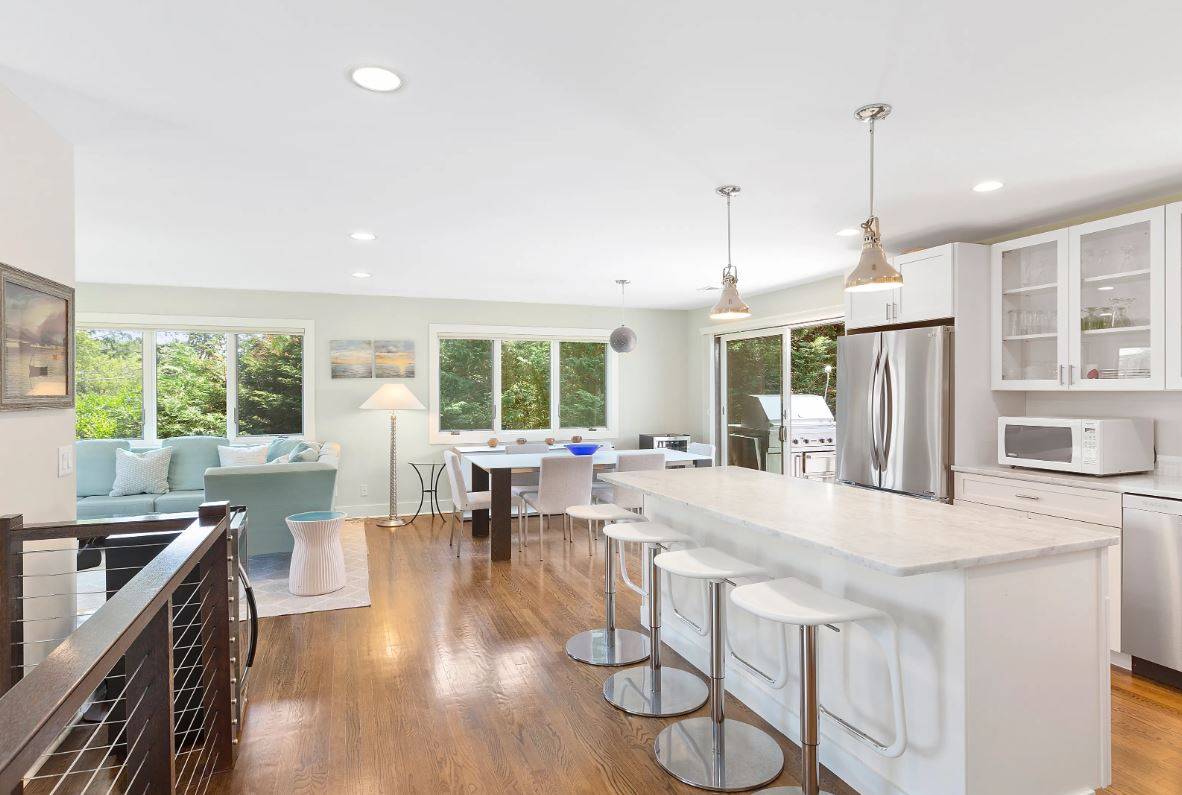 6 SUNSET DR