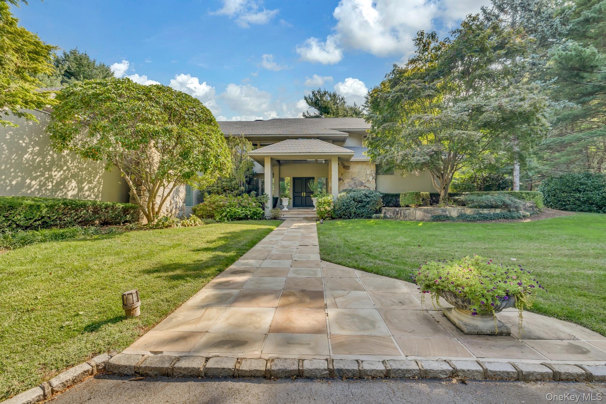 5 Coachmans Court
