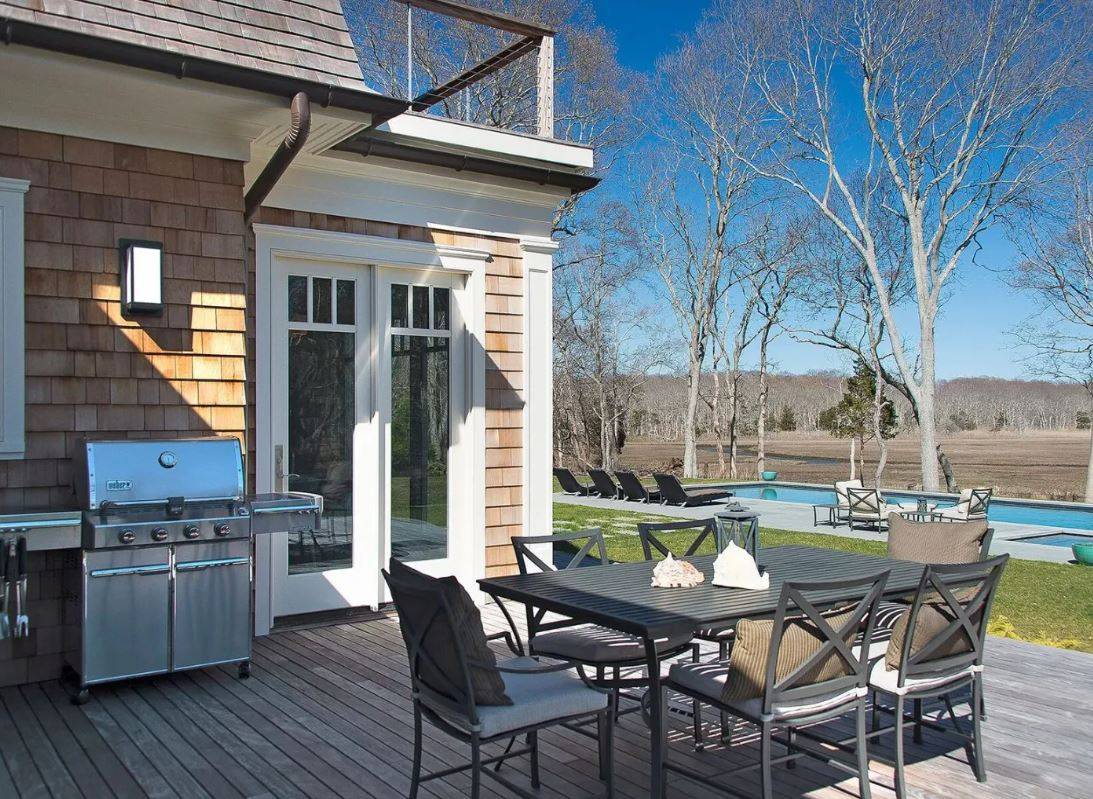 18 FAIRLEA CT